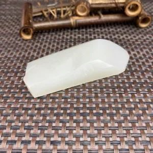 Natural Kunlun Jade Rough Nephrite Raw (81g,8.1X2.8X1.8cm)