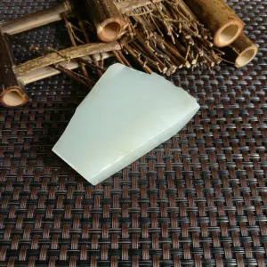 Natural Kunlun Jade Rough Nephrite Raw (84g,6X5X1.5cm)