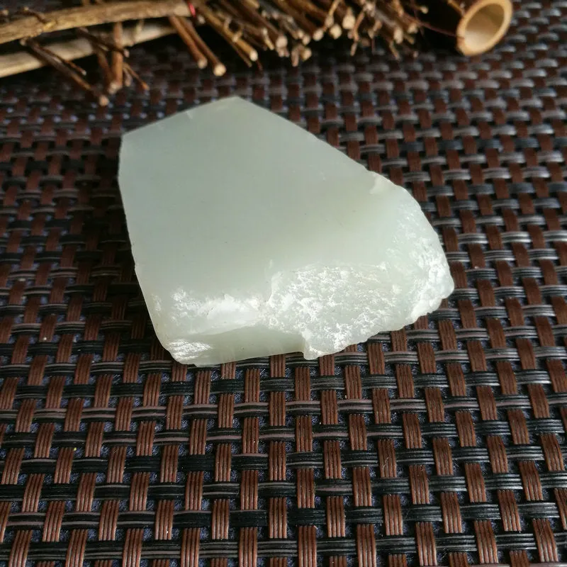 Natural Kunlun Jade Rough Nephrite Raw (84g,6X5X1.5cm)
