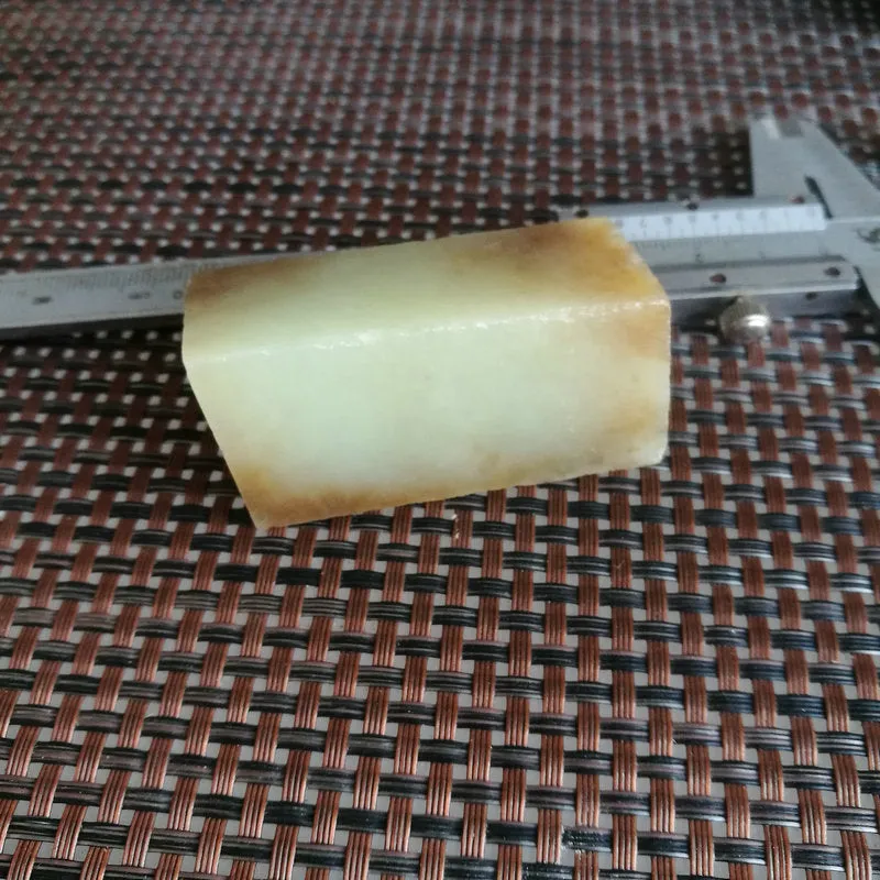 Natural Kunlun Jade Rough Nephrite Raw (86g, 5.7X2.5x2.4cm)