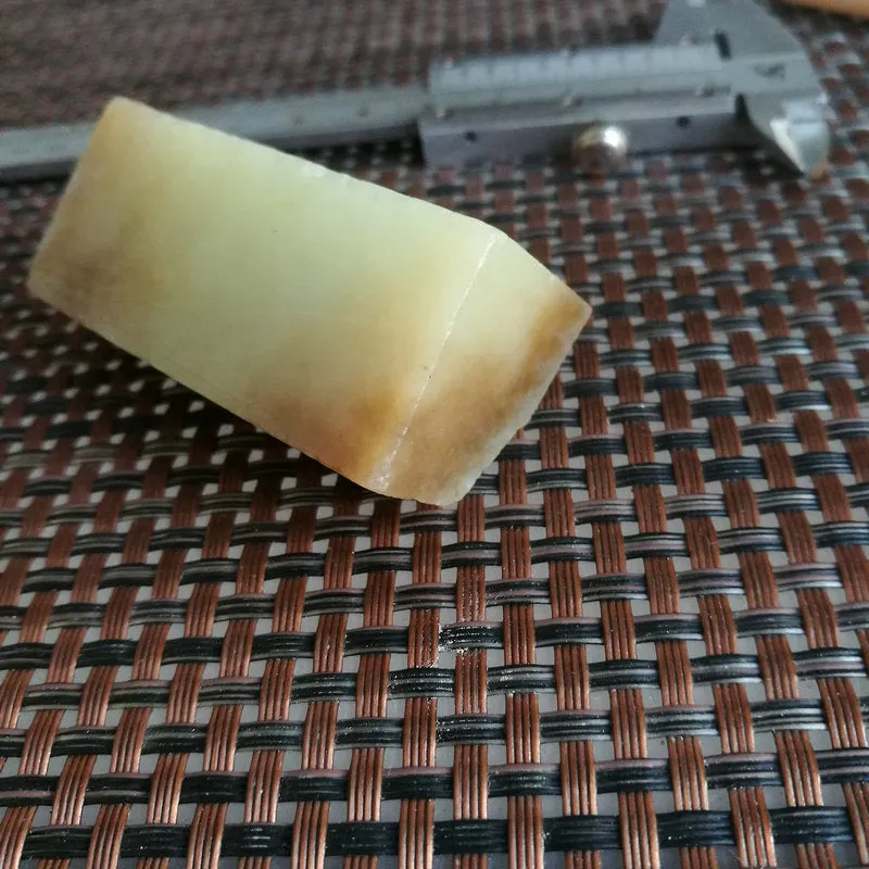 Natural Kunlun Jade Rough Nephrite Raw (86g, 5.7X2.5x2.4cm)
