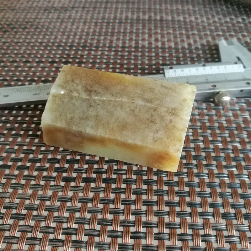 Natural Kunlun Jade Rough Nephrite Raw (86g, 5.7X2.5x2.4cm)