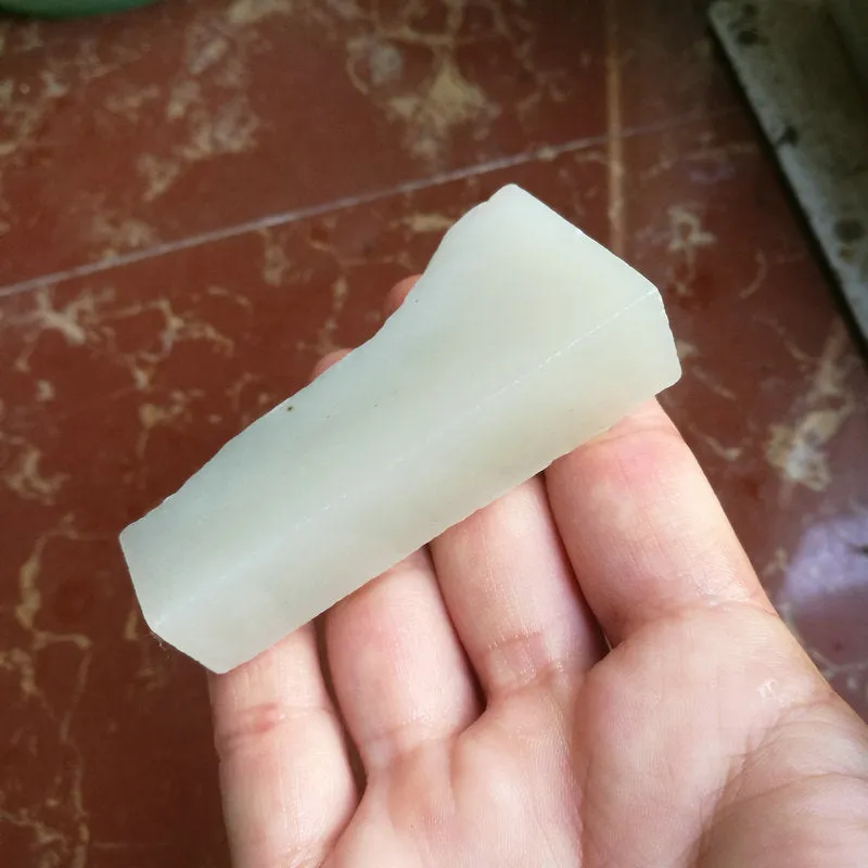 Natural Kunlun Jade Rough Nephrite Raw (91g, 7X3.2X1.7cm)