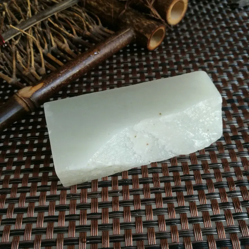 Natural Kunlun Jade Rough Nephrite Raw (91g, 7X3.2X1.7cm)