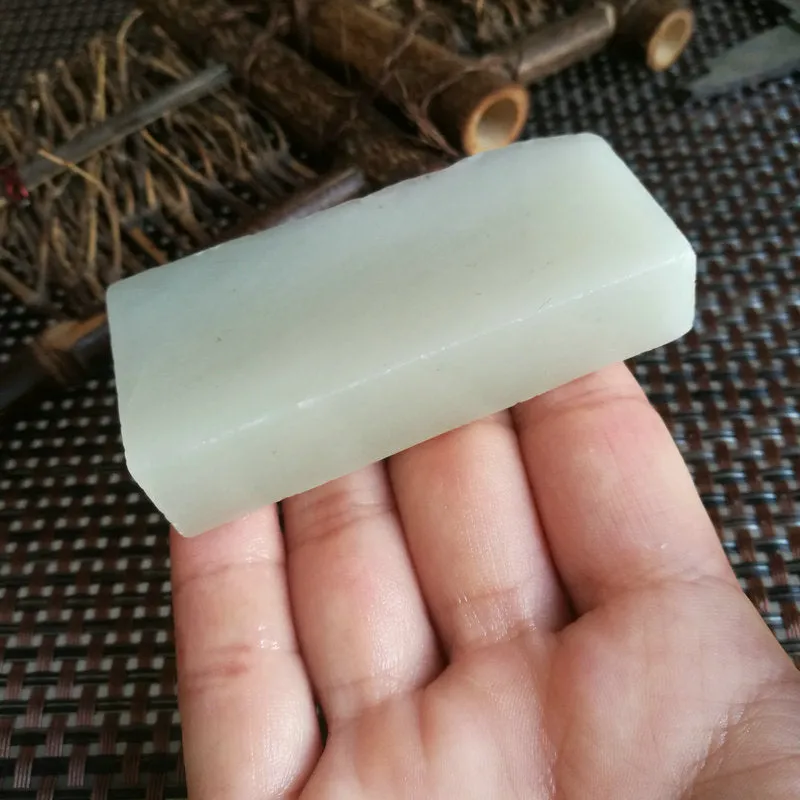 Natural Kunlun Jade Rough Nephrite Raw (91g, 7X3.2X1.7cm)