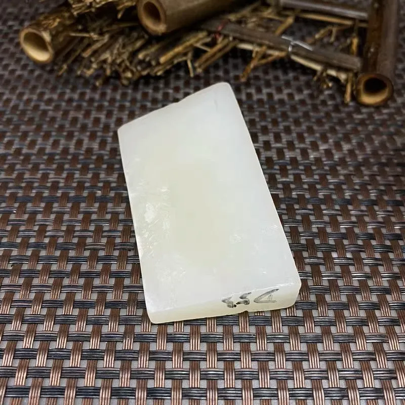 Natural Kunlun Jade Rough Nephrite Raw (95g,7.0X3.6X1.8cm)