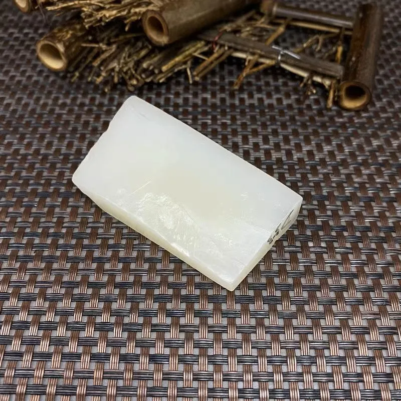 Natural Kunlun Jade Rough Nephrite Raw (95g,7.0X3.6X1.8cm)