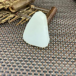 Natural Kunlun Jade Rough Nephrite Raw (97g,5.6X4.5X2.7cm)