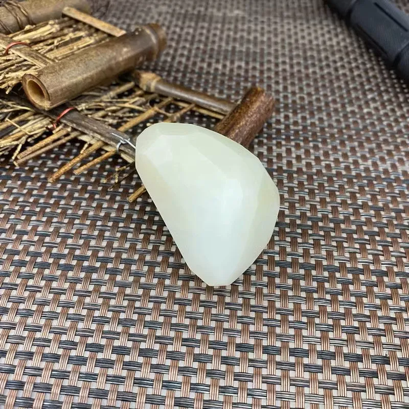 Natural Kunlun Jade Rough Nephrite Raw (97g,5.6X4.5X2.7cm)