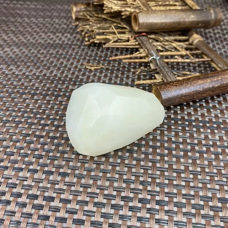 Natural Kunlun Jade Rough Nephrite Raw (97g,5.6X4.5X2.7cm)