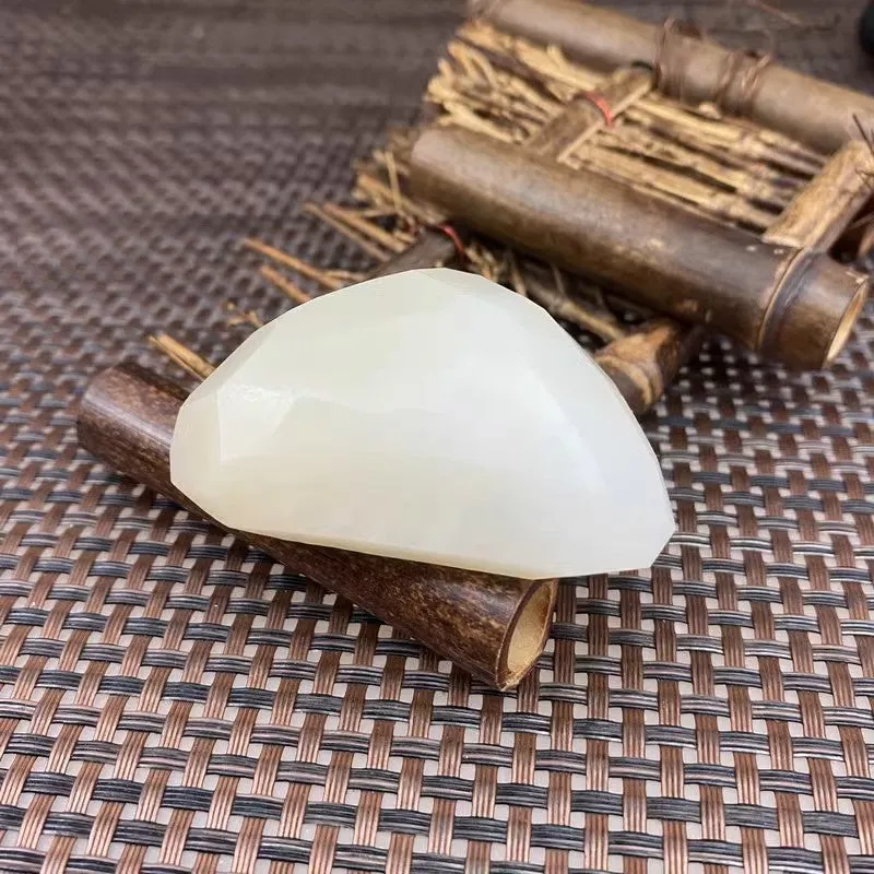 Natural Kunlun Jade Rough Nephrite Raw (97g,5.6X4.5X2.7cm)