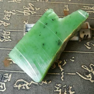 Natural Siberian Jade Rough Nephrite Raw (112g, 8.7X4X1.7X0.8cm)