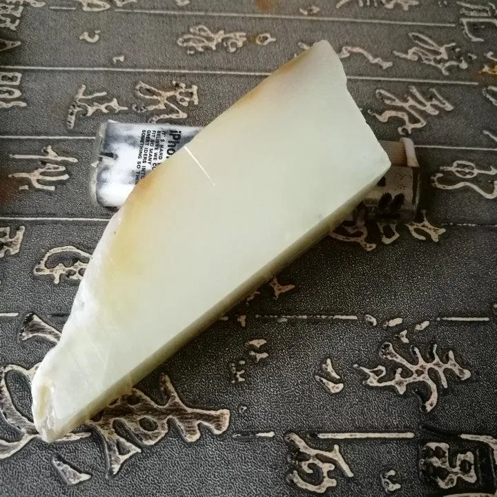 Natural Siberian Jade Rough Nephrite Raw (149g, 7.5X3.4X2.7cm)