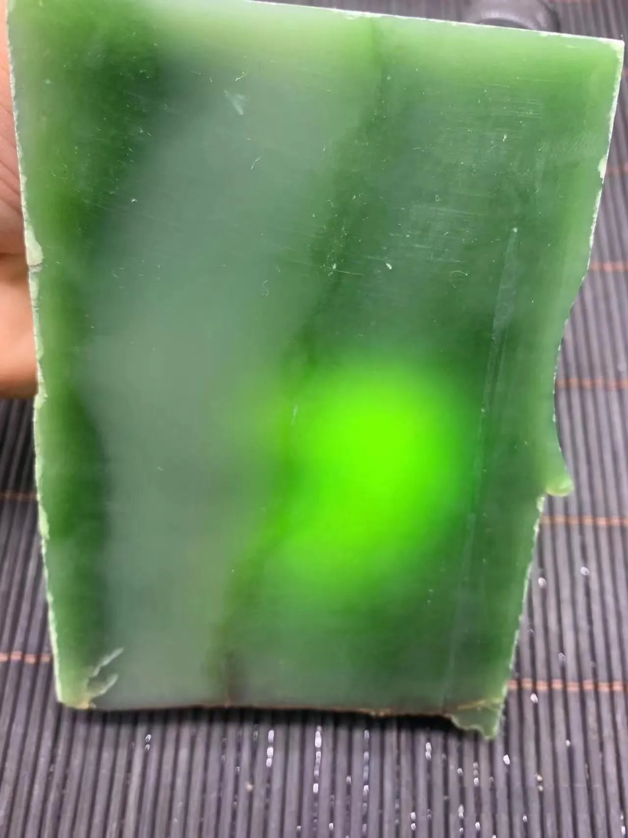 Natural Siberian Jade Rough Nephrite Raw (275g, 10.5X7.3X1.3cm)
