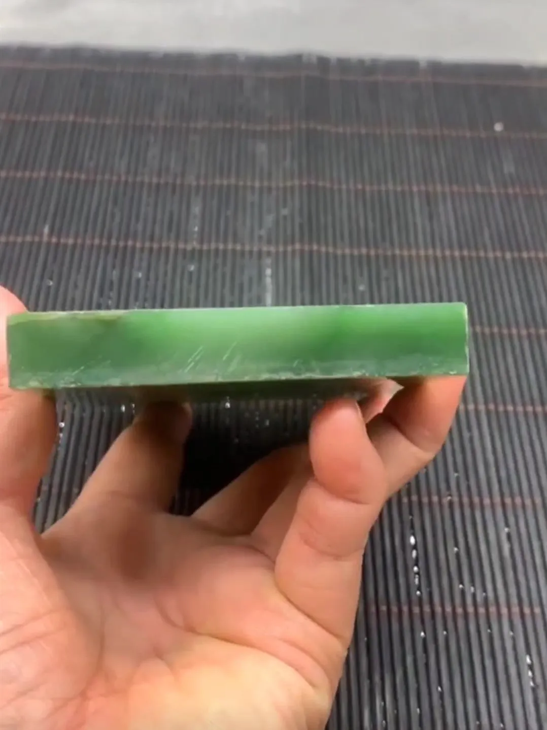 Natural Siberian Jade Rough Nephrite Raw (275g, 10.5X7.3X1.3cm)