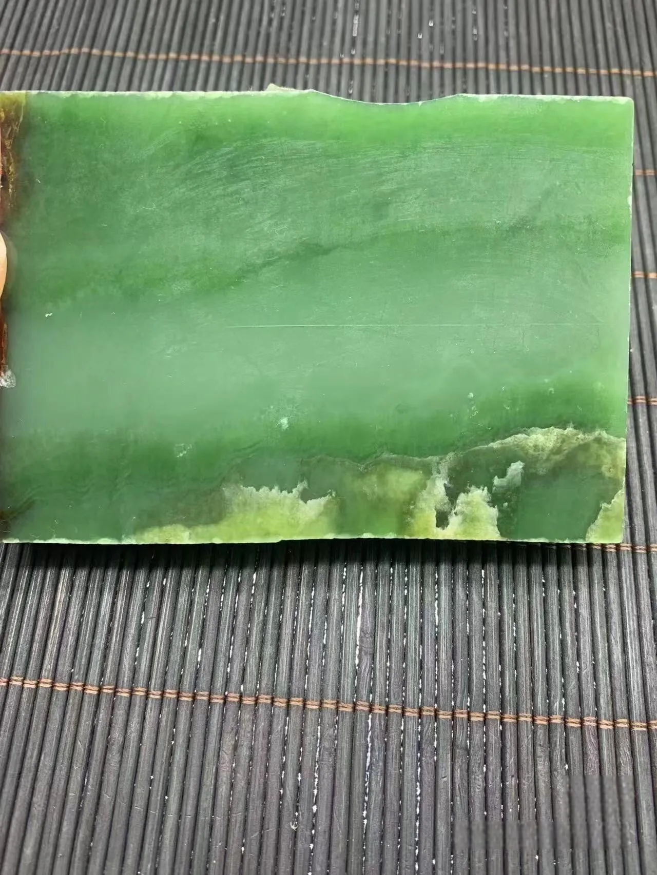Natural Siberian Jade Rough Nephrite Raw (275g, 10.5X7.3X1.3cm)