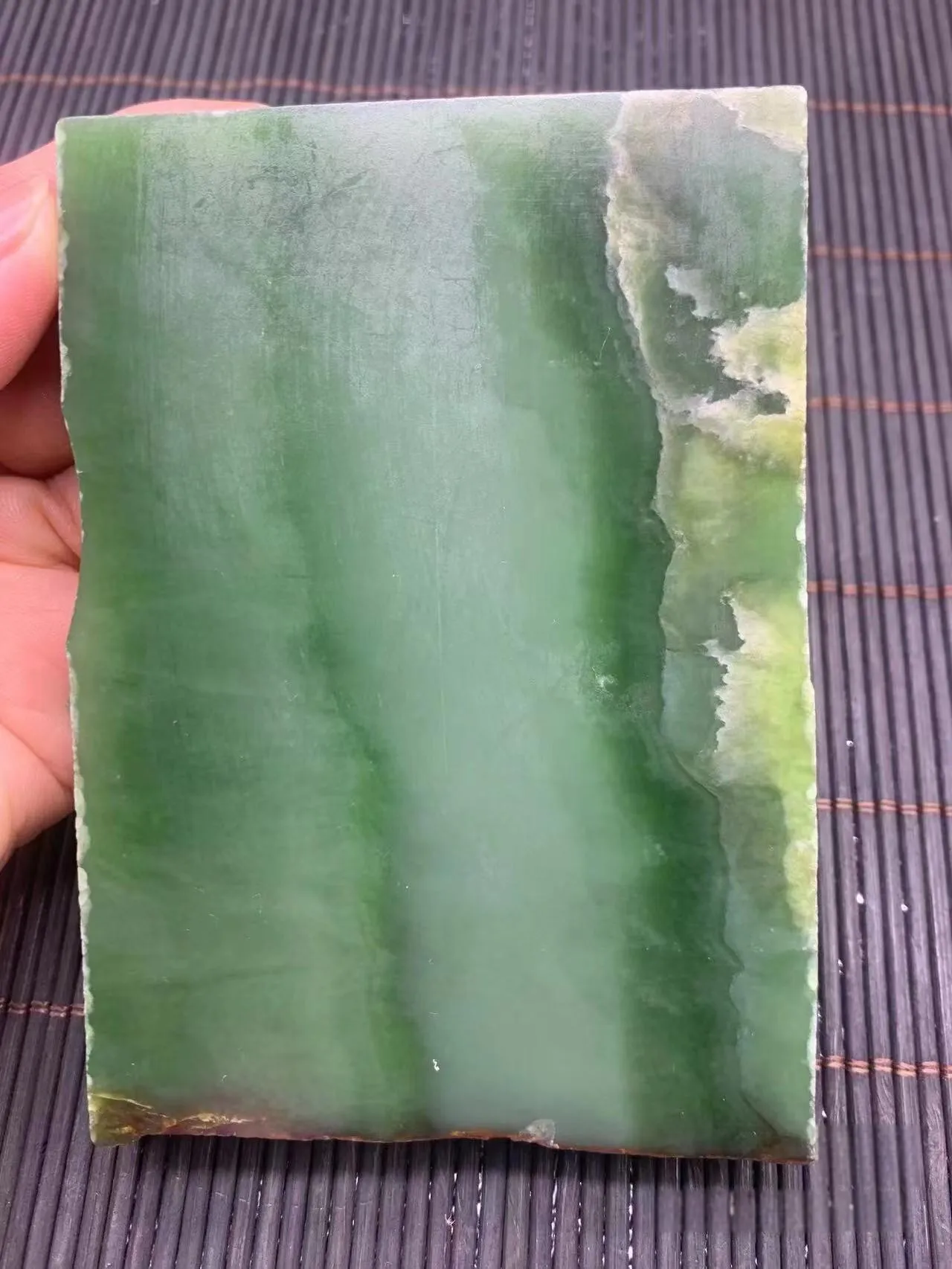 Natural Siberian Jade Rough Nephrite Raw (275g, 10.5X7.3X1.3cm)