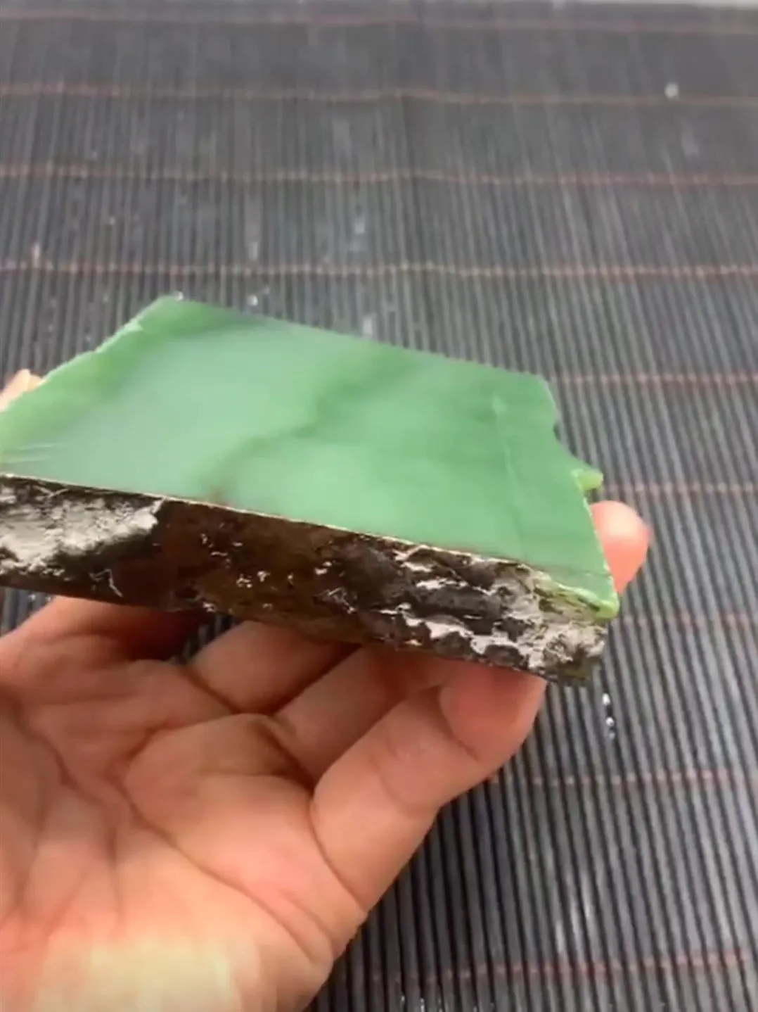 Natural Siberian Jade Rough Nephrite Raw (275g, 10.5X7.3X1.3cm)