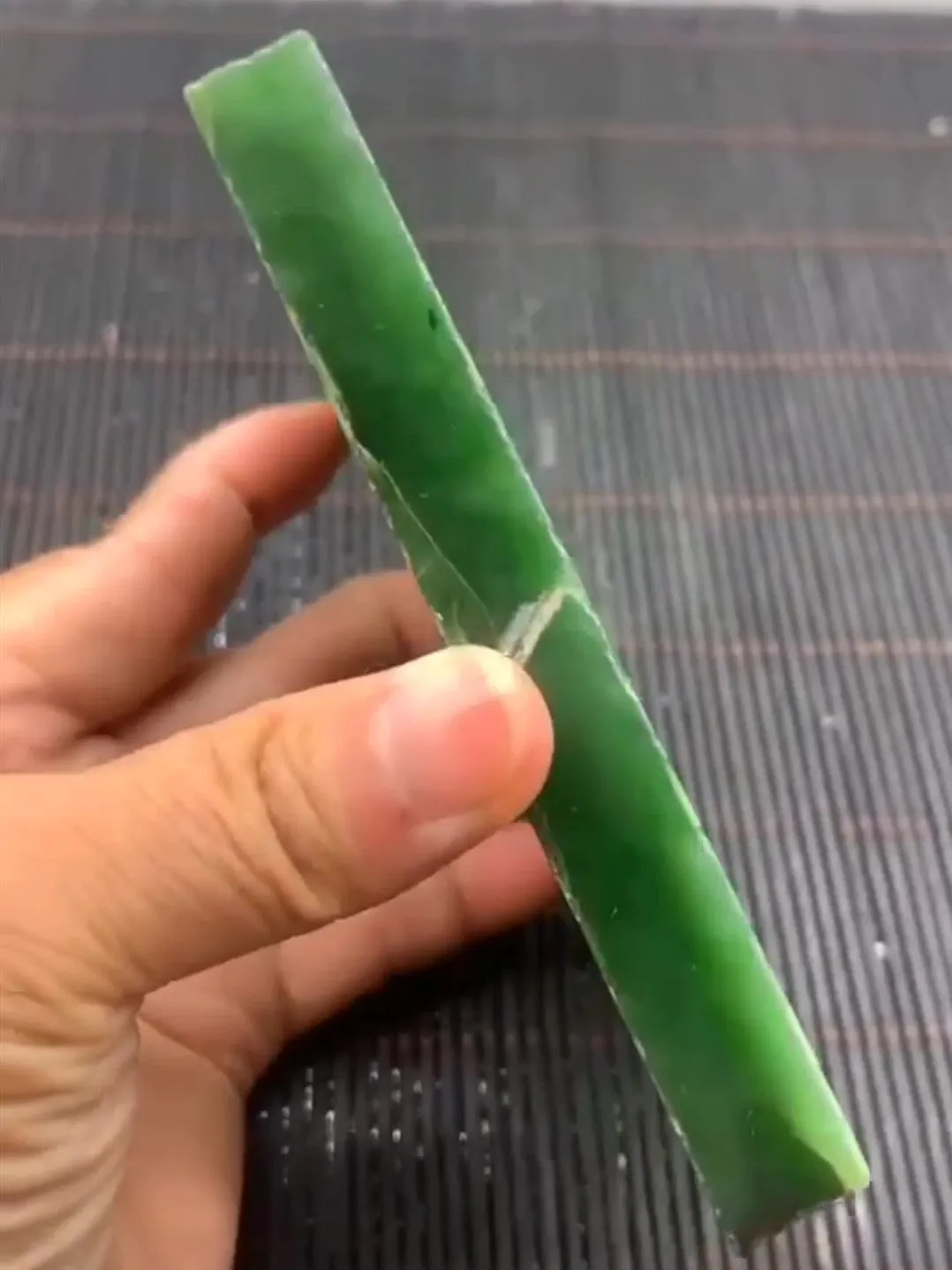 Natural Siberian Jade Rough Nephrite Raw (275g, 10.5X7.3X1.3cm)