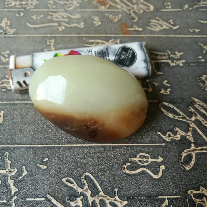Natural Siberian Jade Rough Nephrite Raw (96g, 6.2X4.2cm)