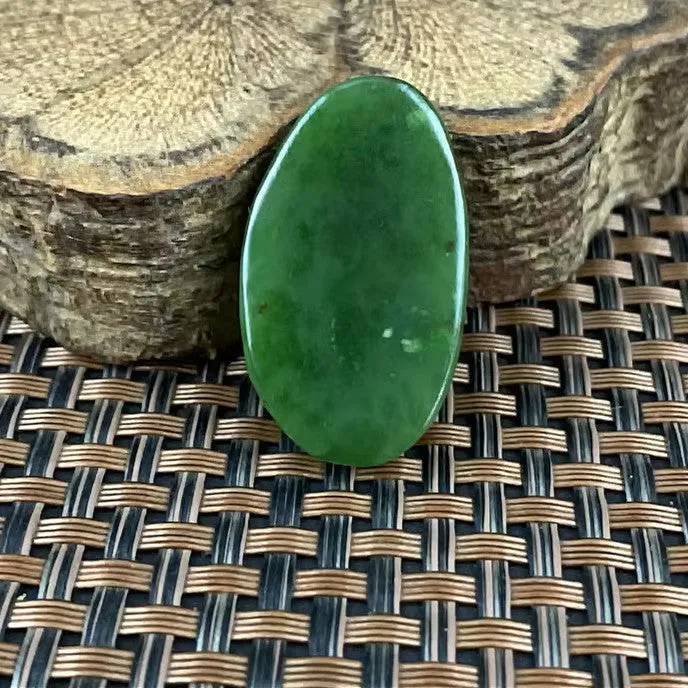 Natural Siberian Jade Rough Nephrite Raw (9g, 3.2X1.88X0.6cm)