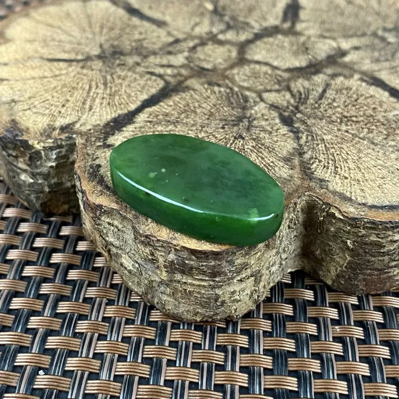Natural Siberian Jade Rough Nephrite Raw (9g, 3.2X1.88X0.6cm)