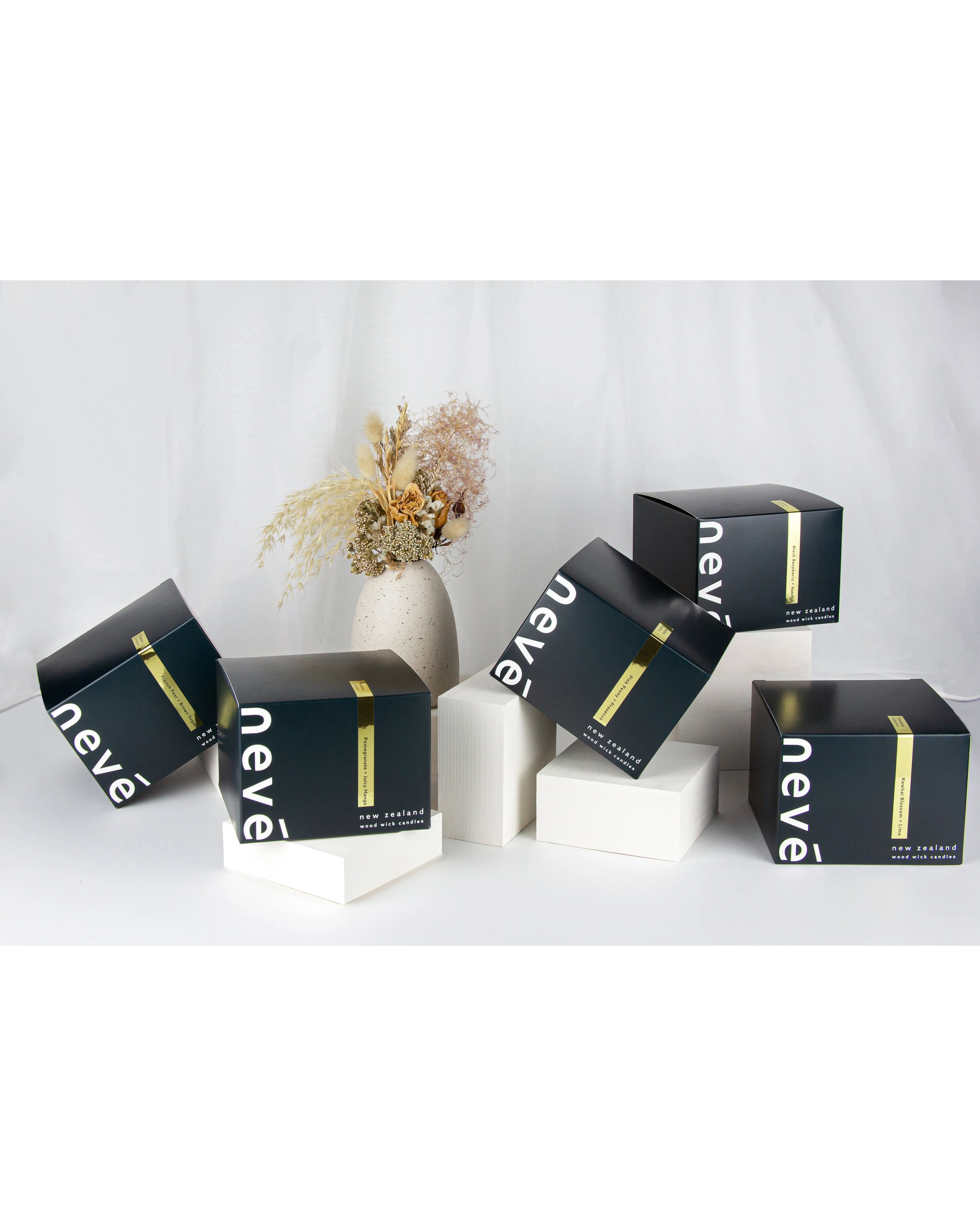 Neve Medium Candle - Kowhai Blossom & Lime