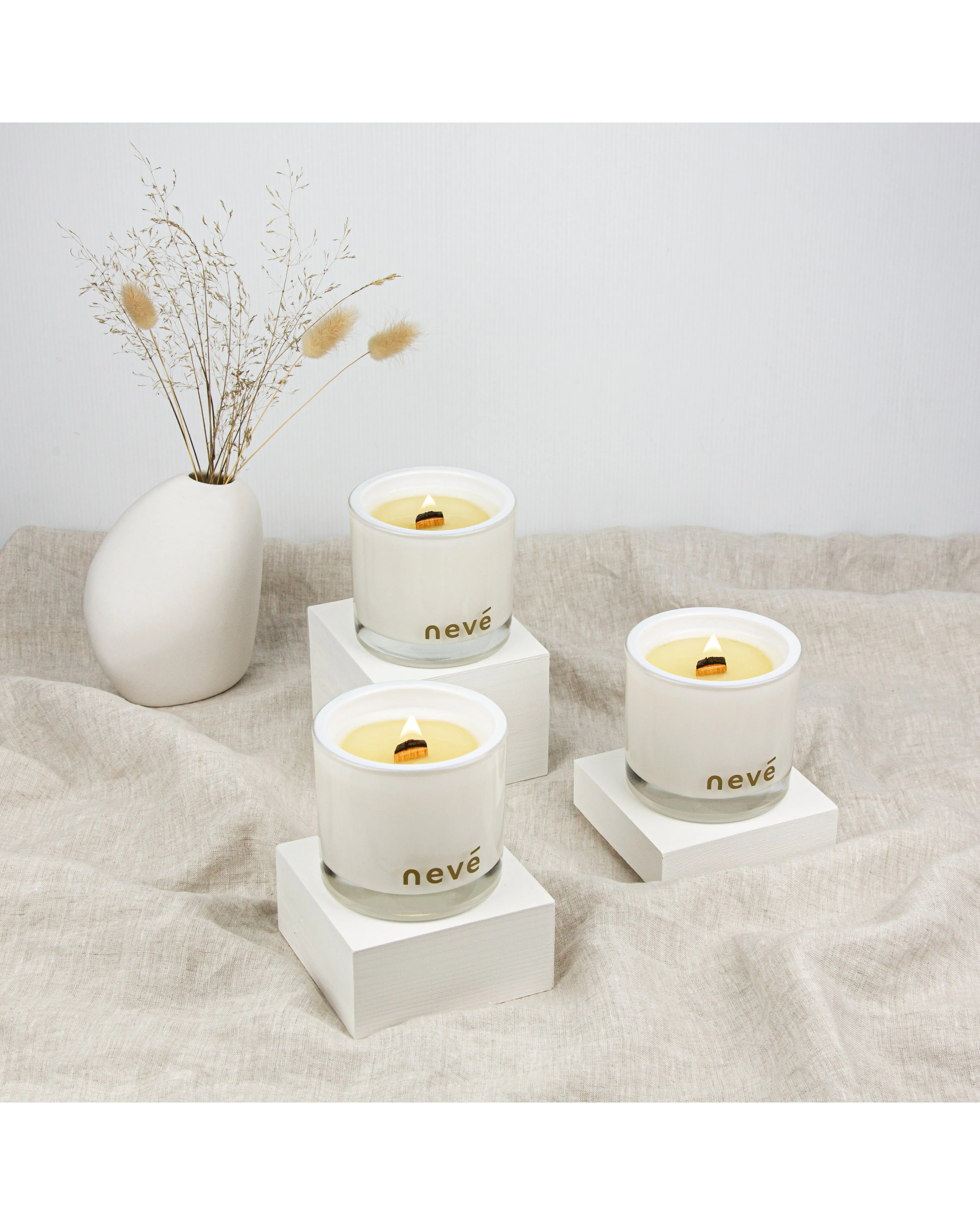 Neve Medium Candle - Kowhai Blossom & Lime