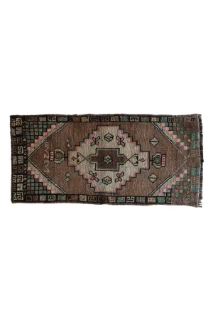 No. 1605 Mini Turkish Vintage Rug - 1'6.5" x 3'3.5"