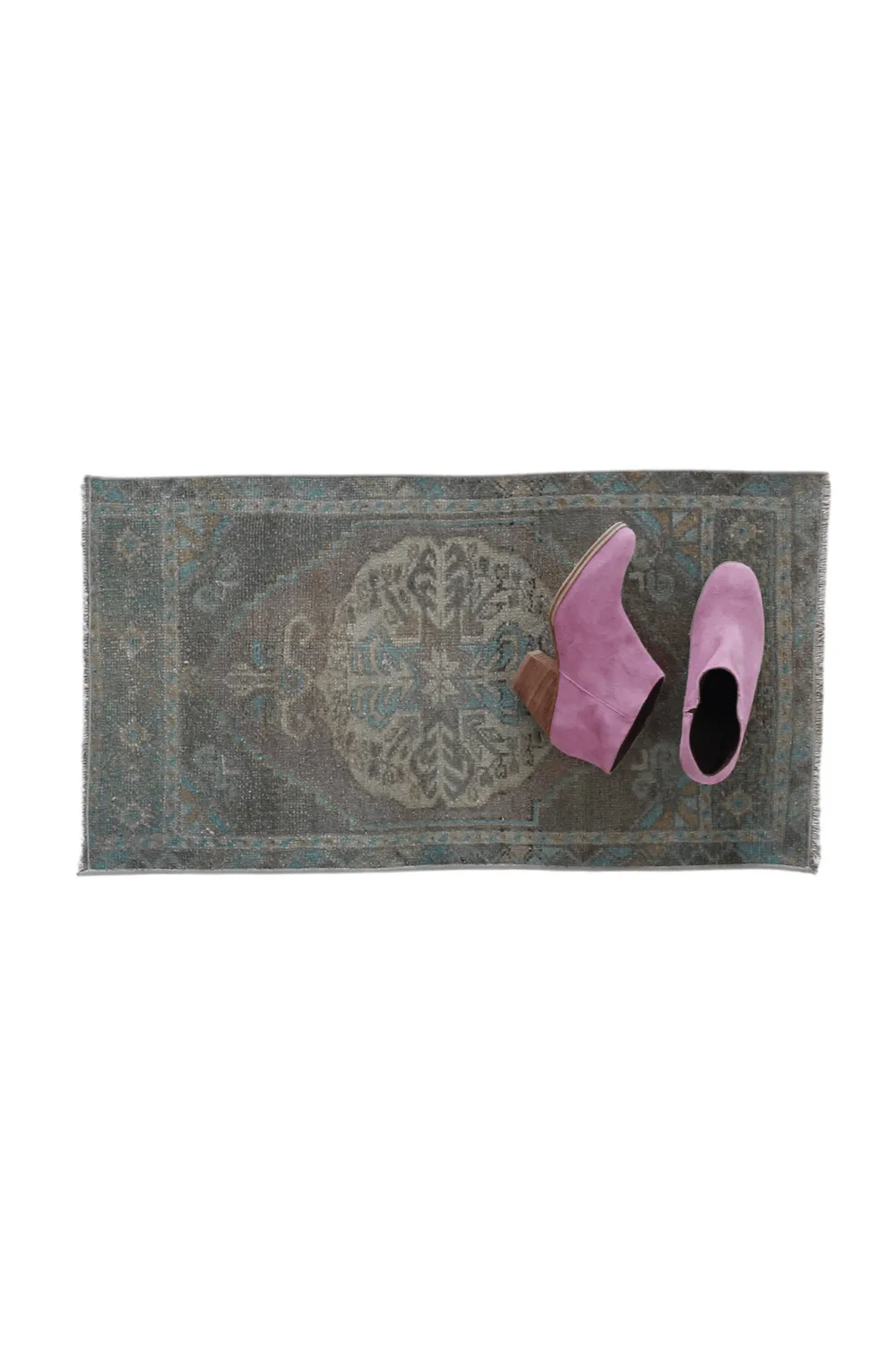 No. 1655 Mini Turkish Vintage Rug- 1'6" x 2'9"
