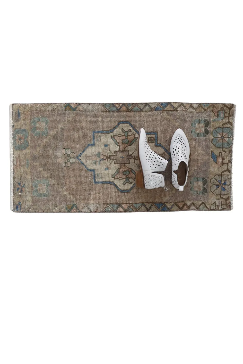No. 1720 Mini Turkish Vintage Rug- 1'8" x 3'4"