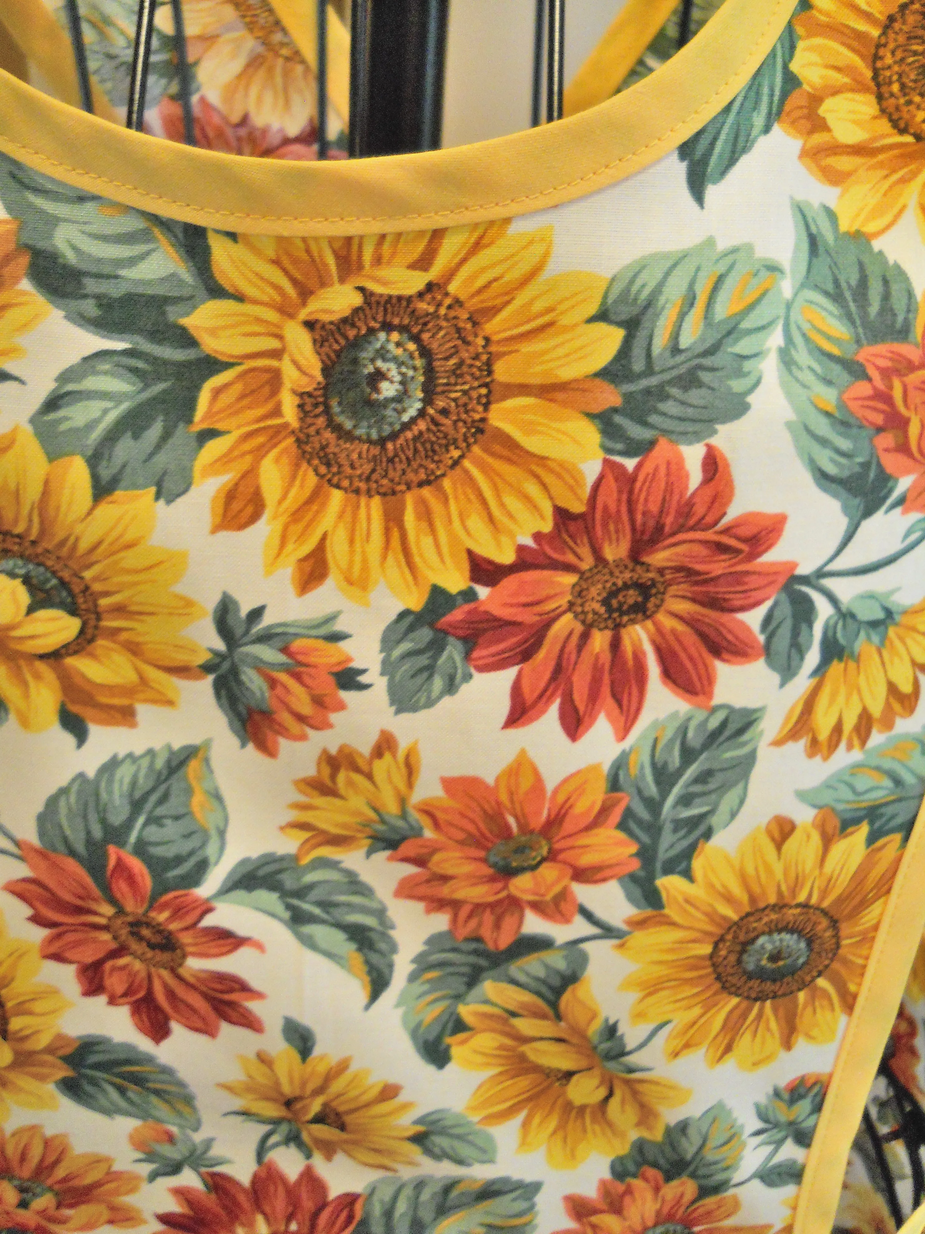 Old Fashioned Cross Back No Tie Apron with Sunflowers in XL