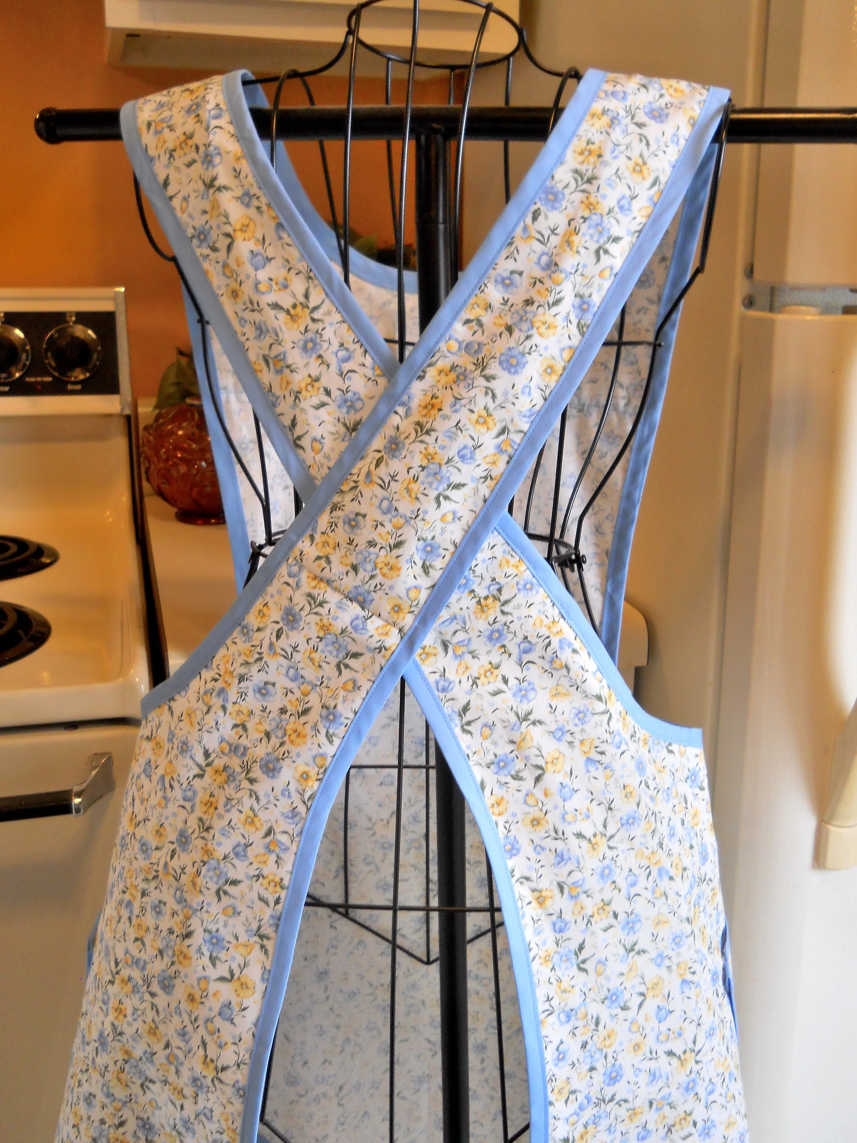 Old Fashioned Vintage Style Crossover No Tie Apron in Blue and Yellow Floral in Small