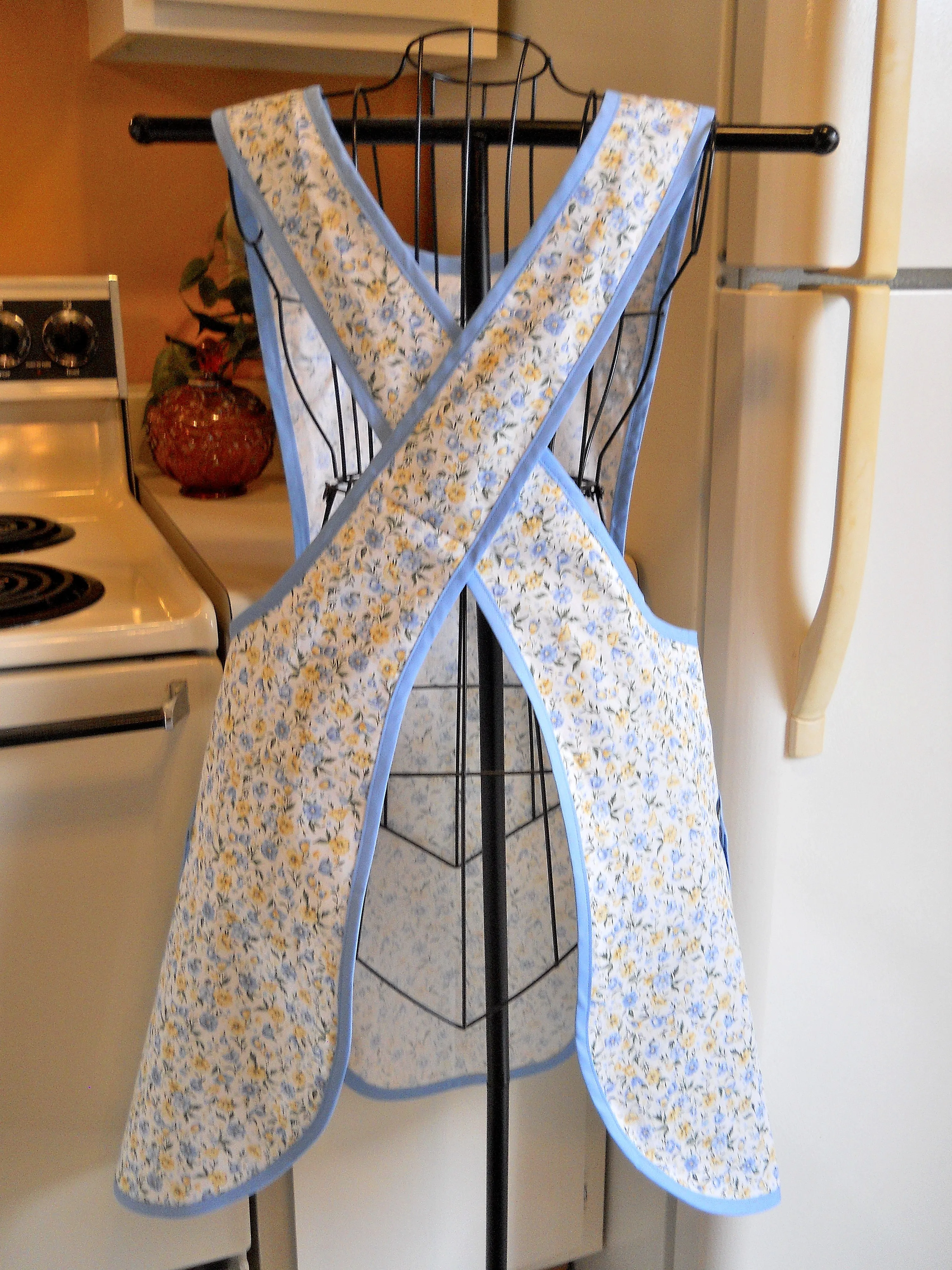 Old Fashioned Vintage Style Crossover No Tie Apron in Blue and Yellow Floral in Small