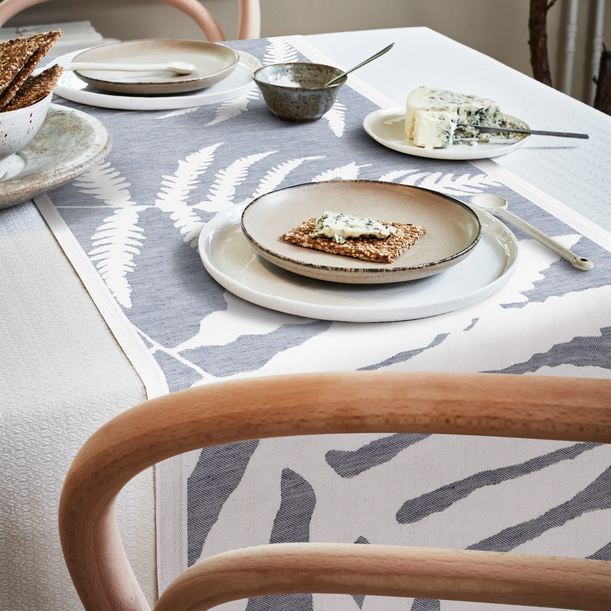 Ormbunkar Table Runner