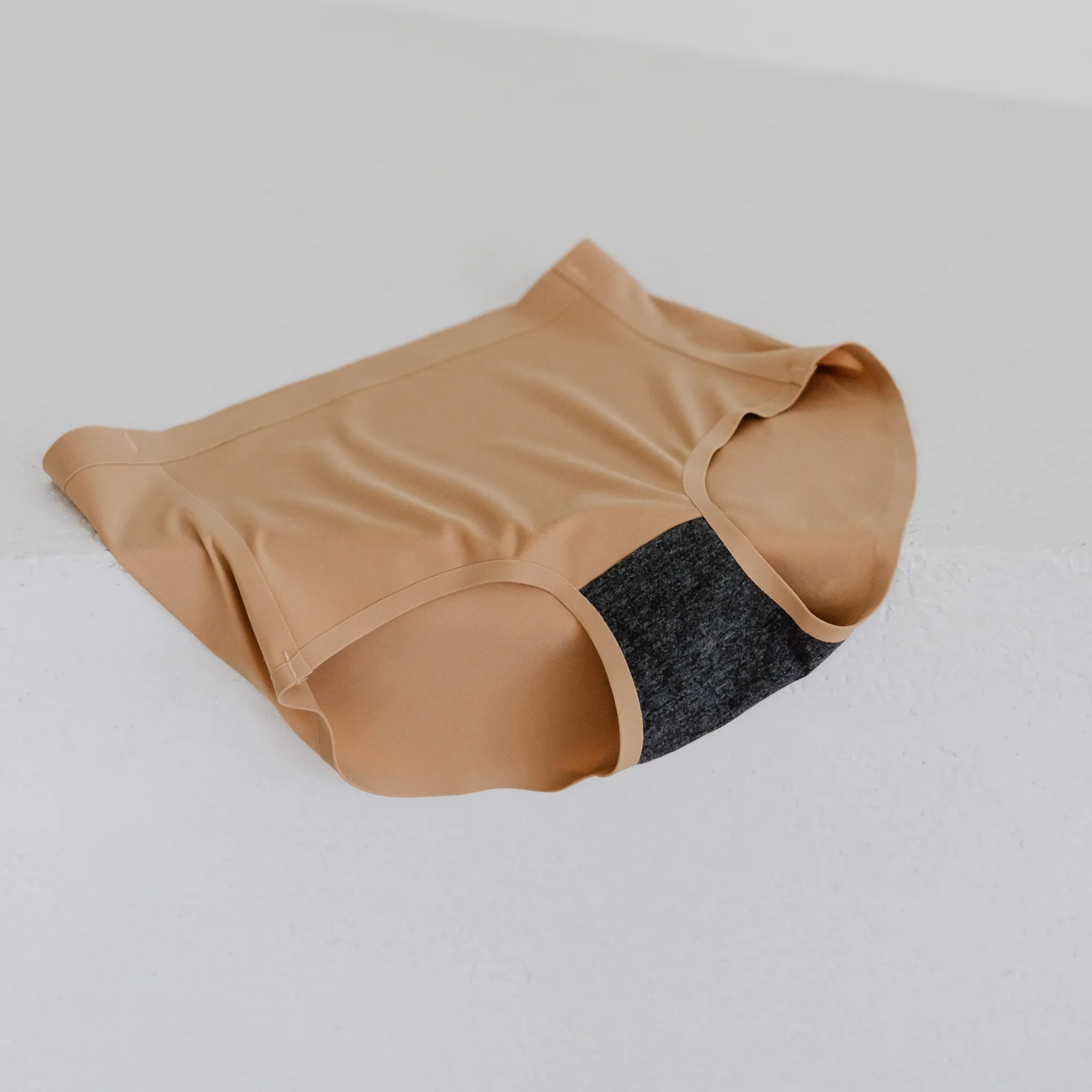 Premium Mid-Rise Seamless Butthugger in Beige Nude