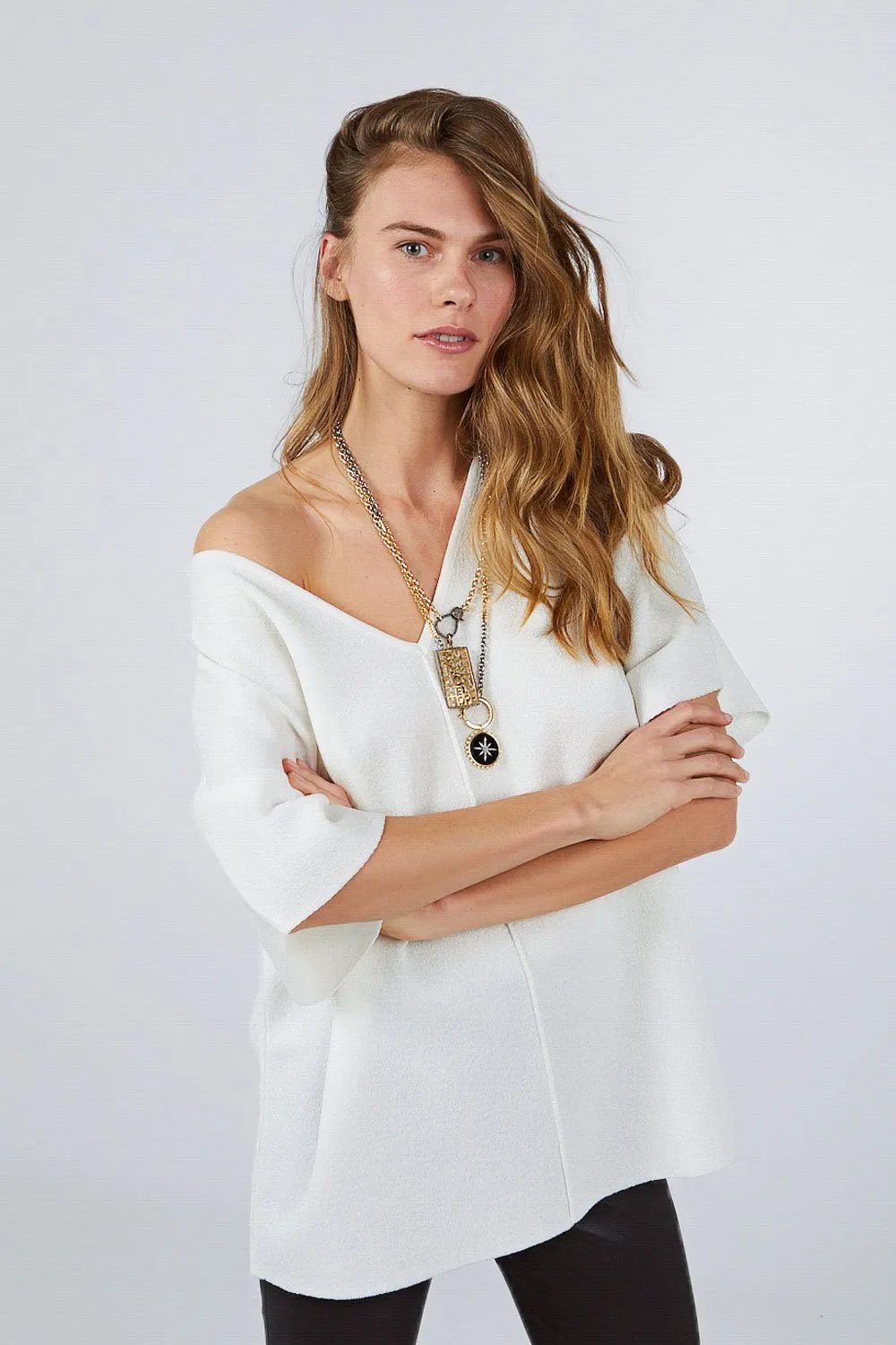 V-NECK RELAXED FIT HALF SLEEVE GLITTERED TOP